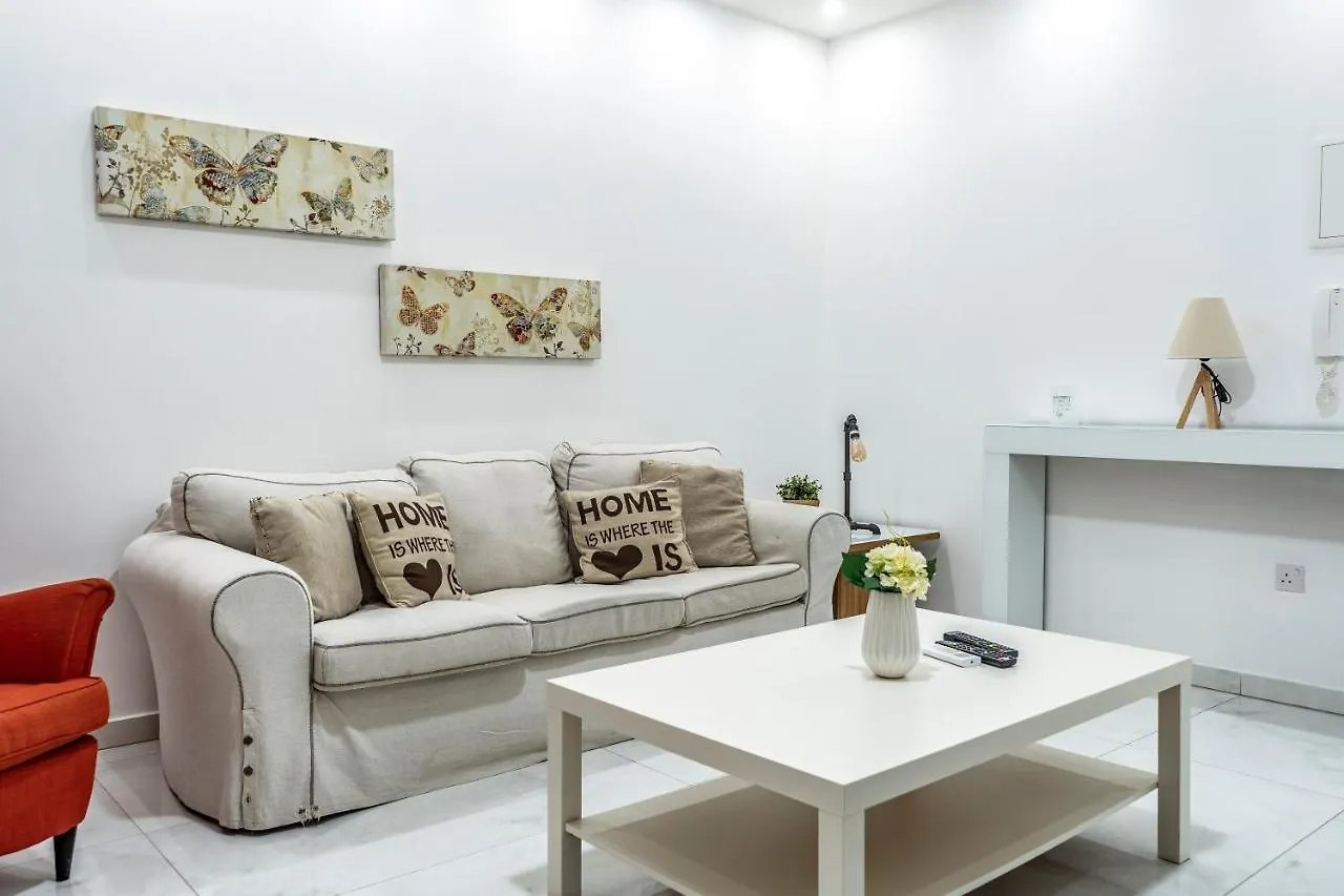 Hermes Apartments Larnaca 0*,